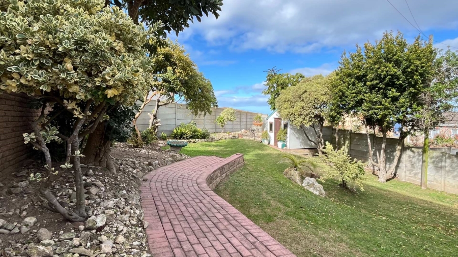 4 Bedroom Property for Sale in Dana Bay Western Cape